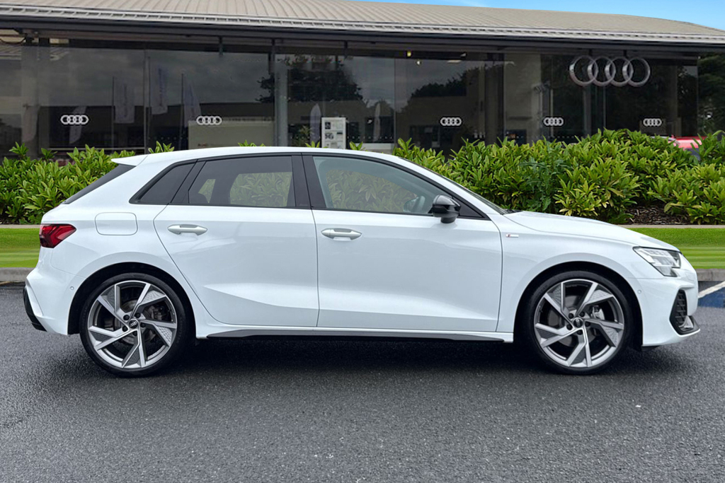 Audi A3 Black Edition Tfsi 150 Ps S Tronic DK75WSU White #3