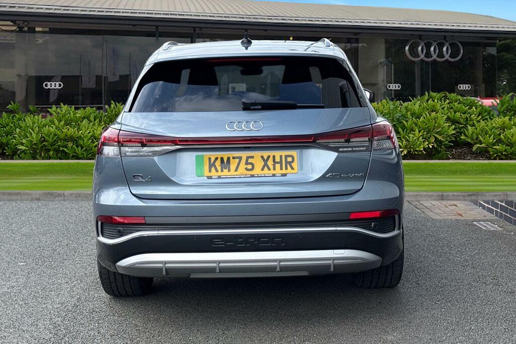 Audi Q4 E Tron Q4 S Line 40 E-tron 150,00 Kw KM75XHR Blue #4