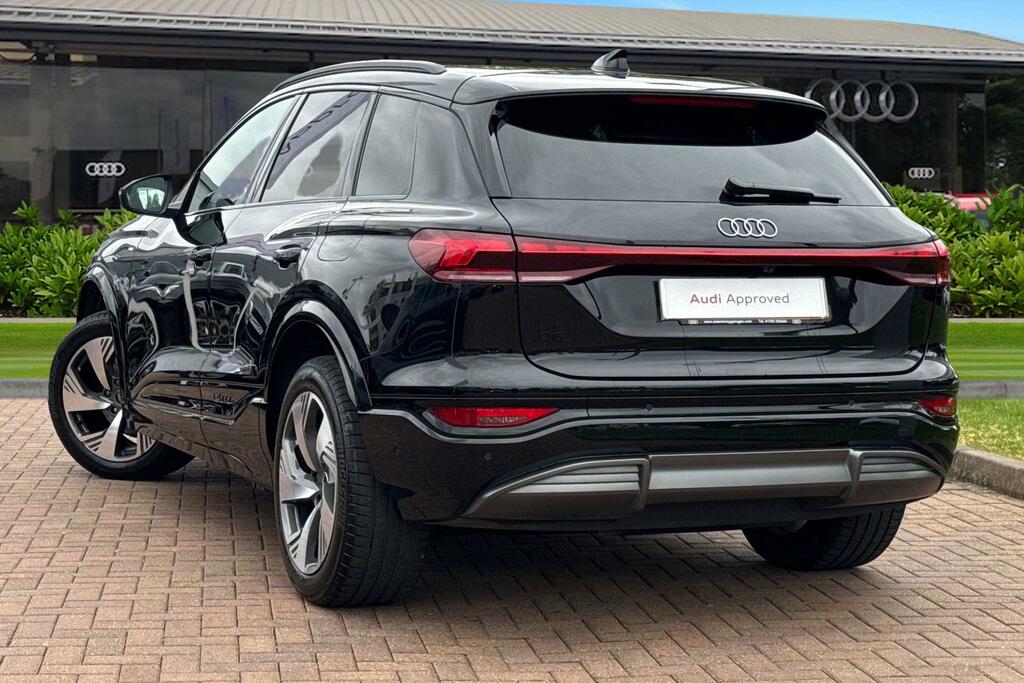 Audi Q6 E-Tron Q6 Suv S Line E-tron 185,00 Kw BT75YZE Black #2