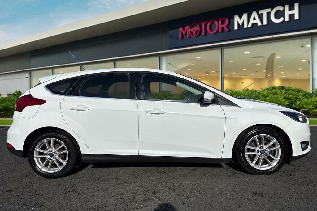 Ford Focus 1.6 Zetec Powershift Euro 6 NA15OOD White #3