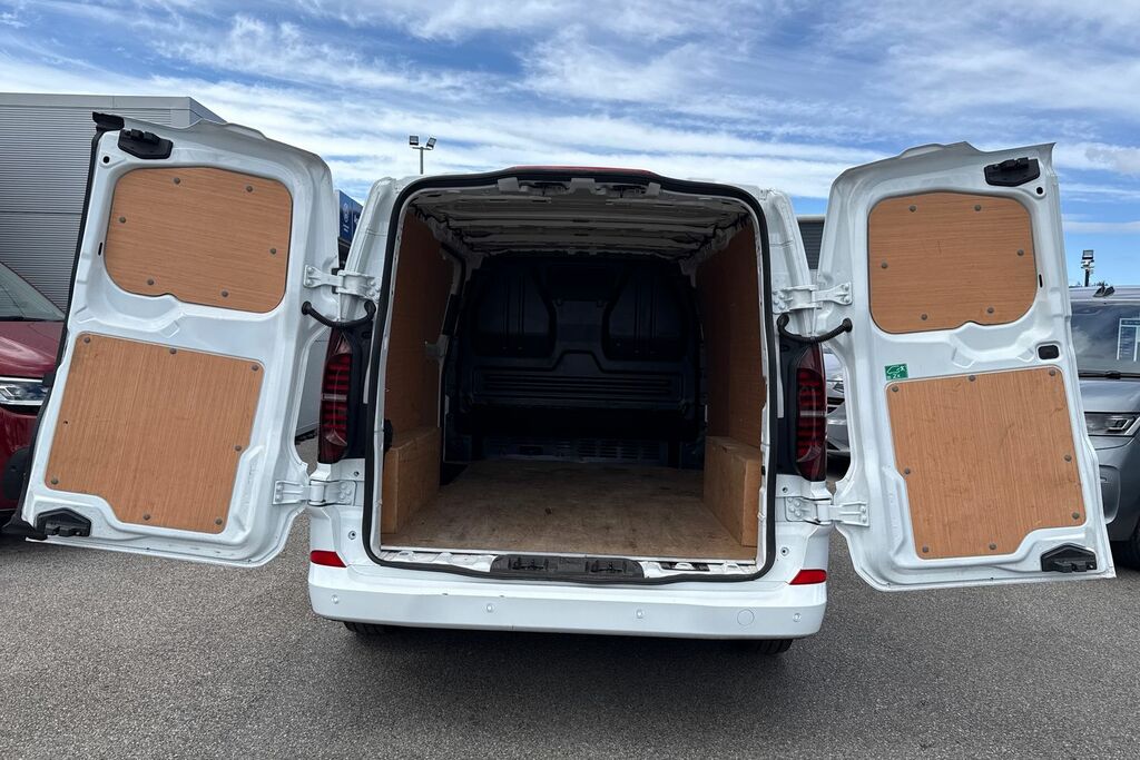 Volkswagen Transporter 2.0 Tdi 150 Commerce Pro Van DA75GUC White #6