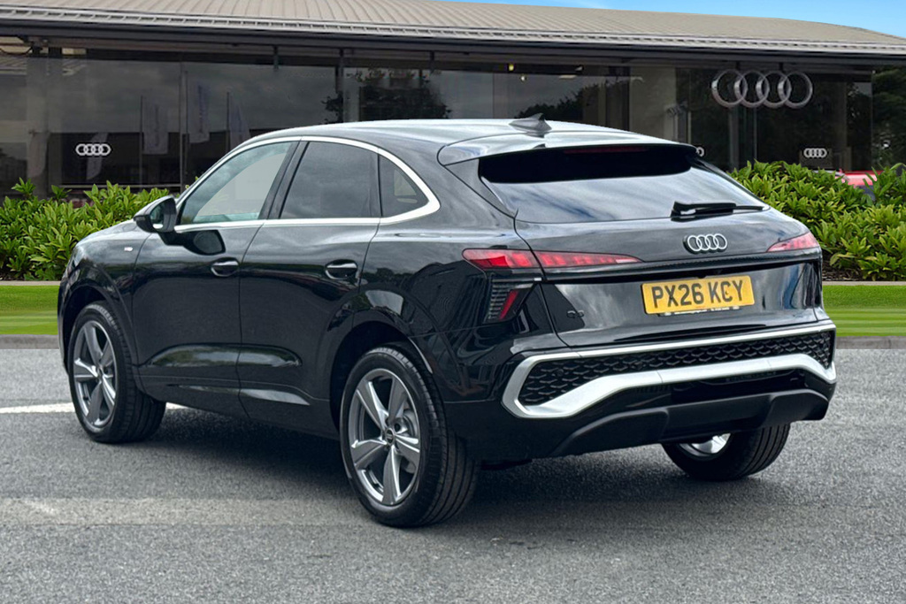 Audi Q3 S Line Tfsi 150 Ps S Tronic PX26KCY Black #2