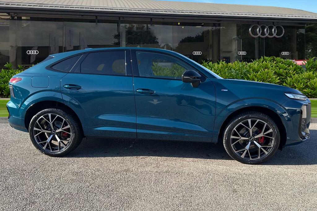 Audi Q3 1.5 Tfsi Edition 1 Sportback S Tronic Euro 6 Ss DK26UPX Blue #3
