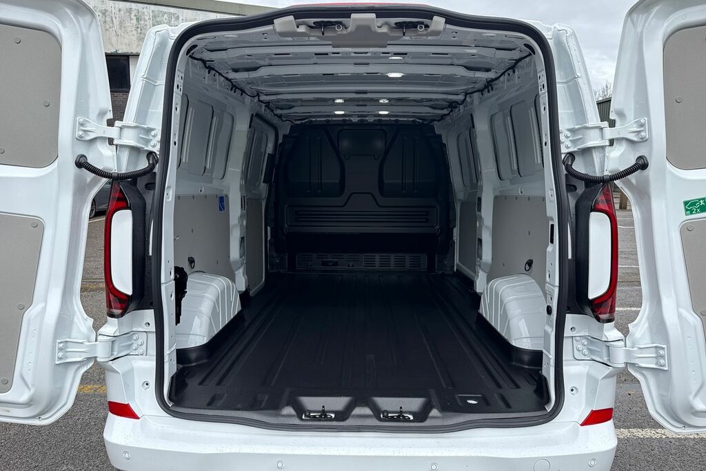 Volkswagen Transporter 2.0 Tdi 150 Commerce Pro Van PN26MWD White #6