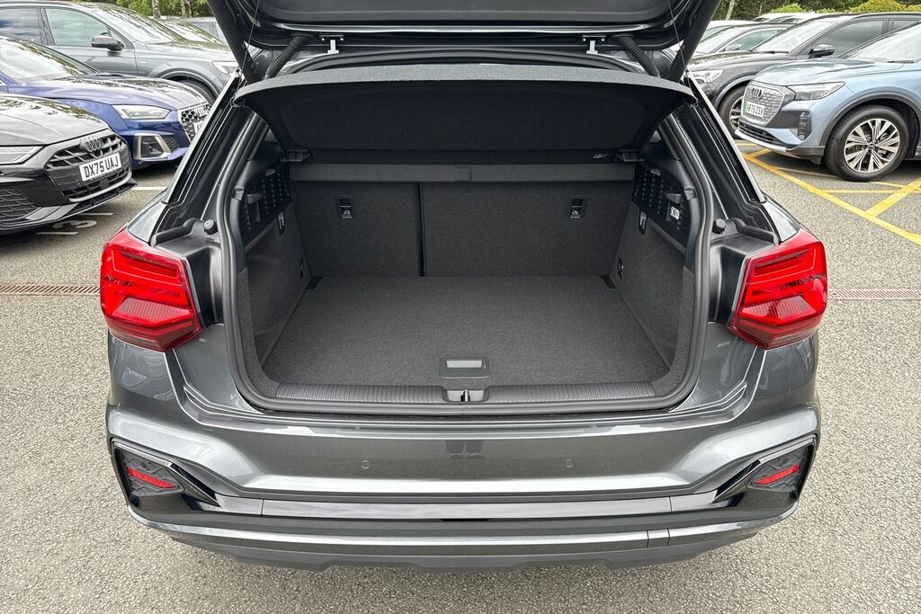 Audi Q2 Black Edition 35 Tfsi 150 Ps S Tronic BJ75GKA Grey #6