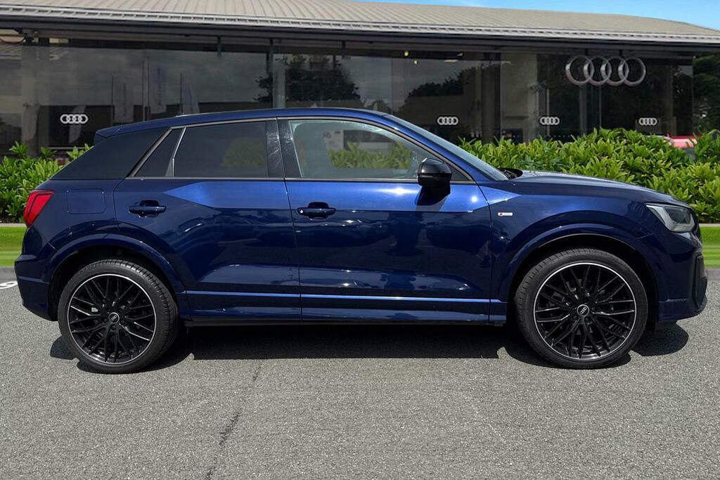 Audi Q2 Black Edition 35 Tfsi 150 Ps S Tronic DX71RYP Blue #3