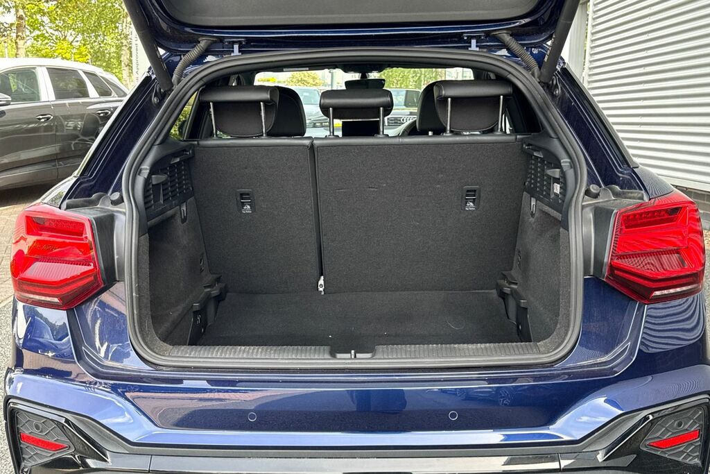 Audi Q2 Black Edition 35 Tfsi 150 Ps S Tronic DX71RYP Blue #6