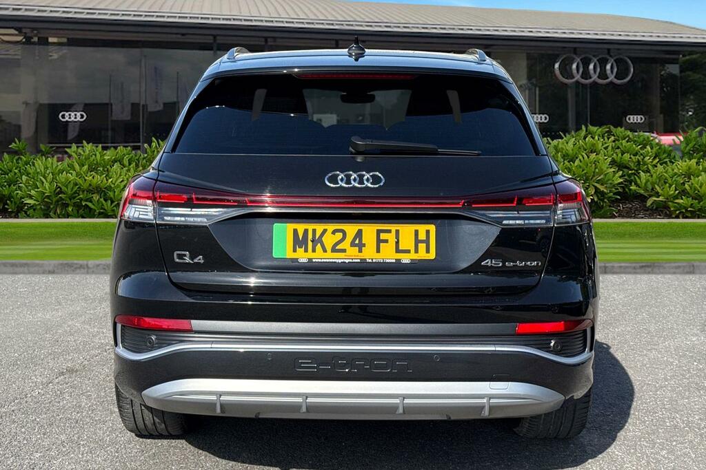 Audi Q4 E Tron Q4 S Line 45 E-tron 210,00 Kw MK24FLH Black #4
