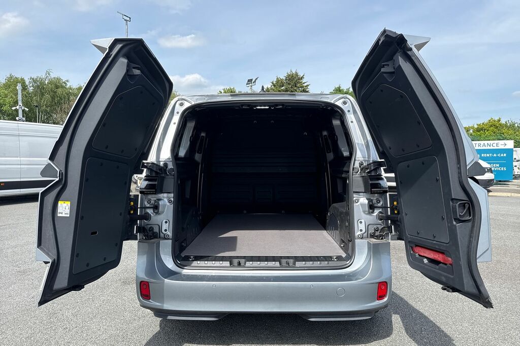 Volkswagen ID.Buzz 210Kw Commerce Plus 79Kwh DC75EWD Silver #6