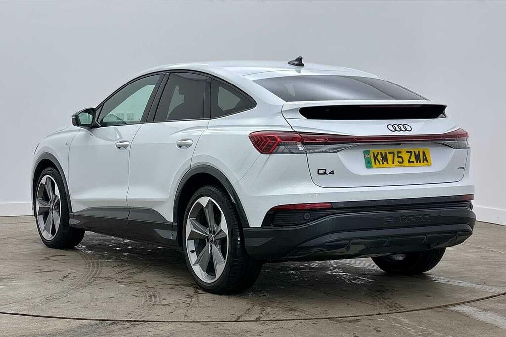 Audi Q4 E Tron Q4 Sportback Black Edition 45 E-tron Quattro 210,0 KM75ZWA White #3