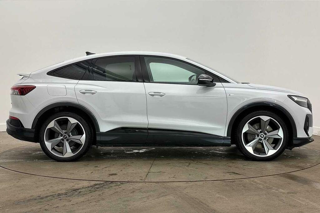 Audi Q4 E Tron Q4 Sportback Black Edition 45 E-tron Quattro 210,0 KM75ZWA White #4