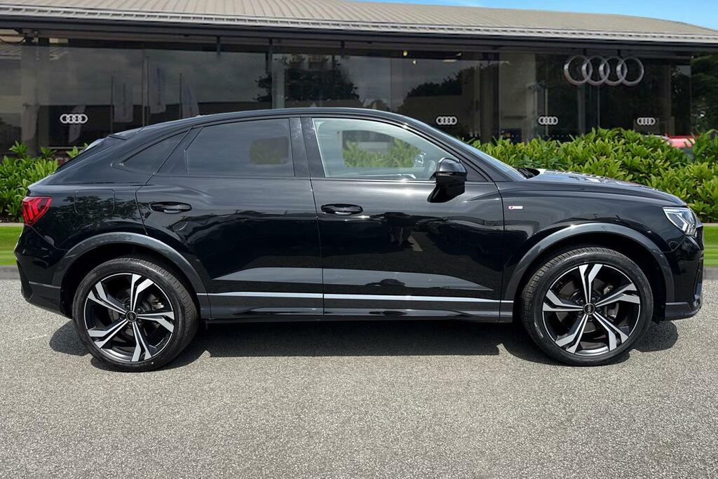 Audi Q3 Black Edition 40 Tfsi Quattro 190 Ps S Tronic DA24UUC Black #3