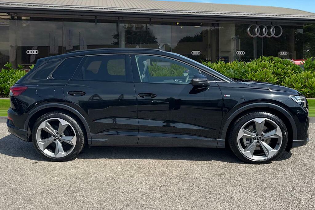 Audi Q4 E Tron Q4 Black Edition 45 E-tron Quattro 210,00 Kw Black #3