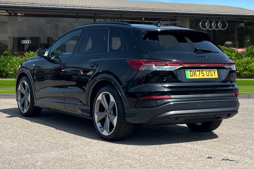 Audi Q4 E Tron Q4 Black Edition 45 E-tron Quattro 210,00 Kw Black #2