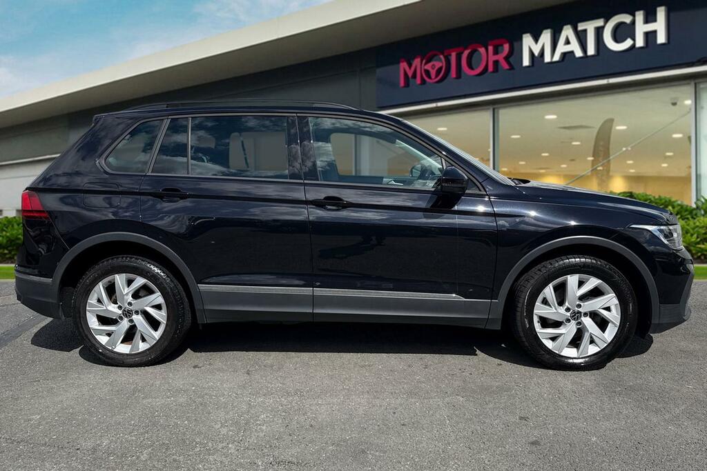 Volkswagen Tiguan 1.5 Tsi Life Euro 6 Ss MJ22DWP Black #3