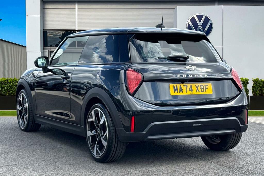 Mini Hatch 1.5C Exclusive Steptronic Euro 6 Ss MA74XBF Black #2