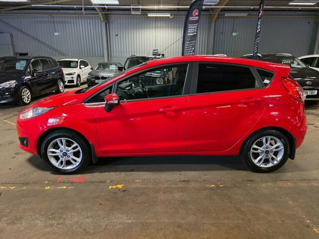 Ford Fiesta Hatchback BV15DSZ Red #4