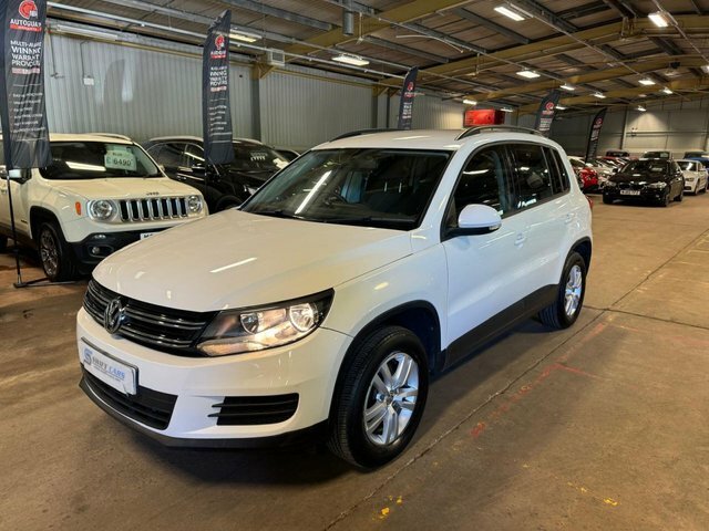 Volkswagen Tiguan Suv SN13XVB White #3