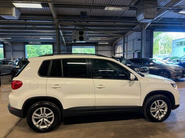 Volkswagen Tiguan Suv SN13XVB White #5