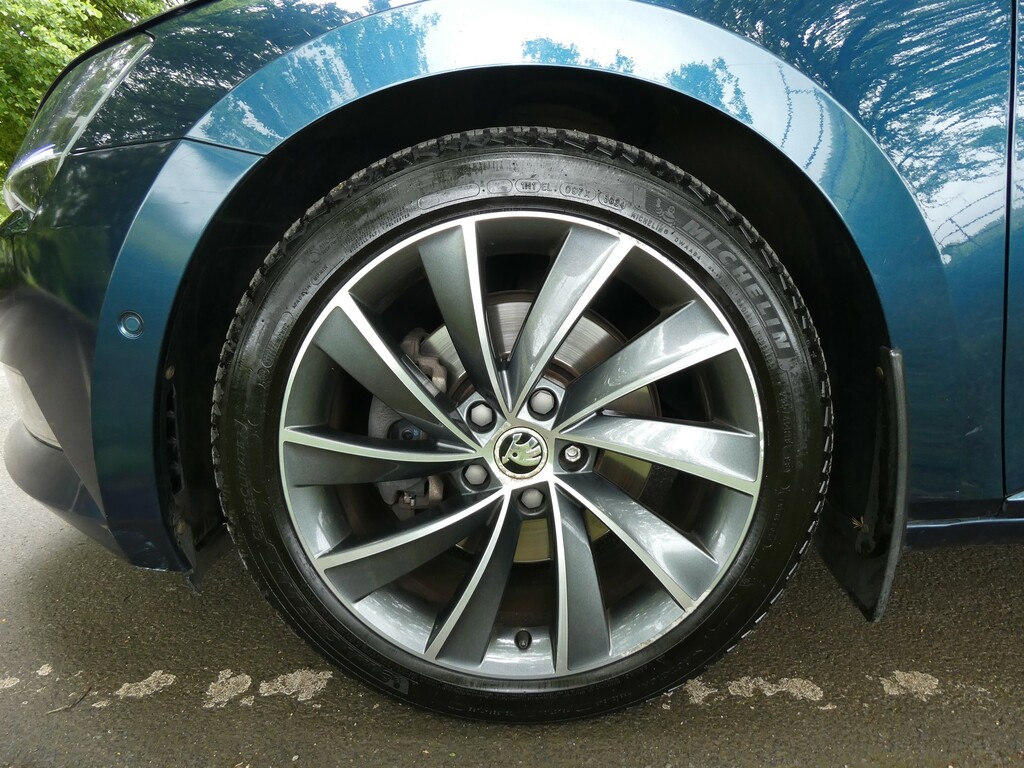 Skoda Superb 2.0 Tdi Laurin Klement Estate Dsg 4Wd Blue #4