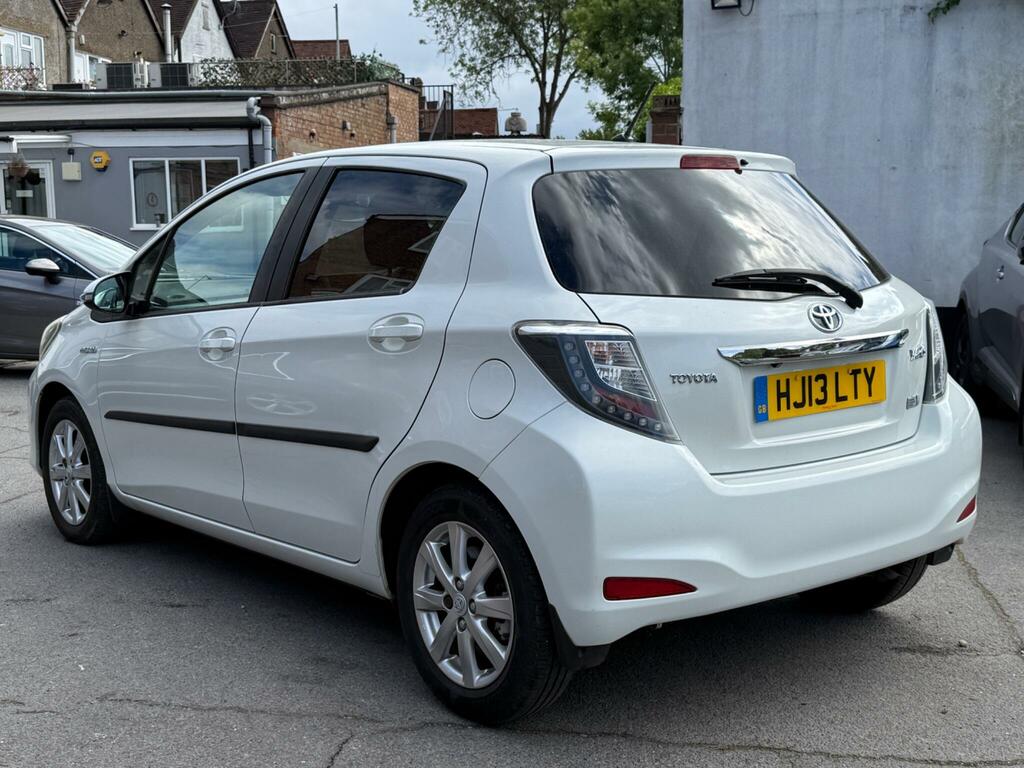 Toyota Yaris 1.5 Vvt-h T4 Cvt Euro 5 HJ13LTY White #3