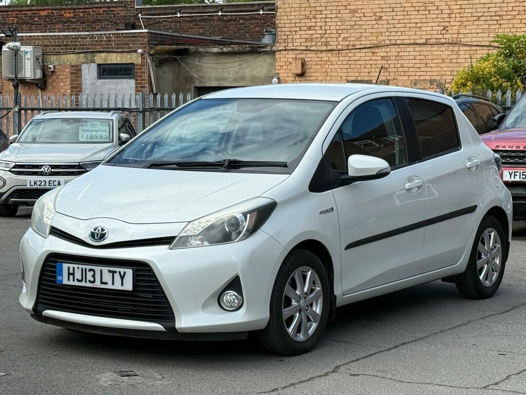 Toyota Yaris 1.5 Vvt-h T4 Cvt Euro 5 HJ13LTY White #2