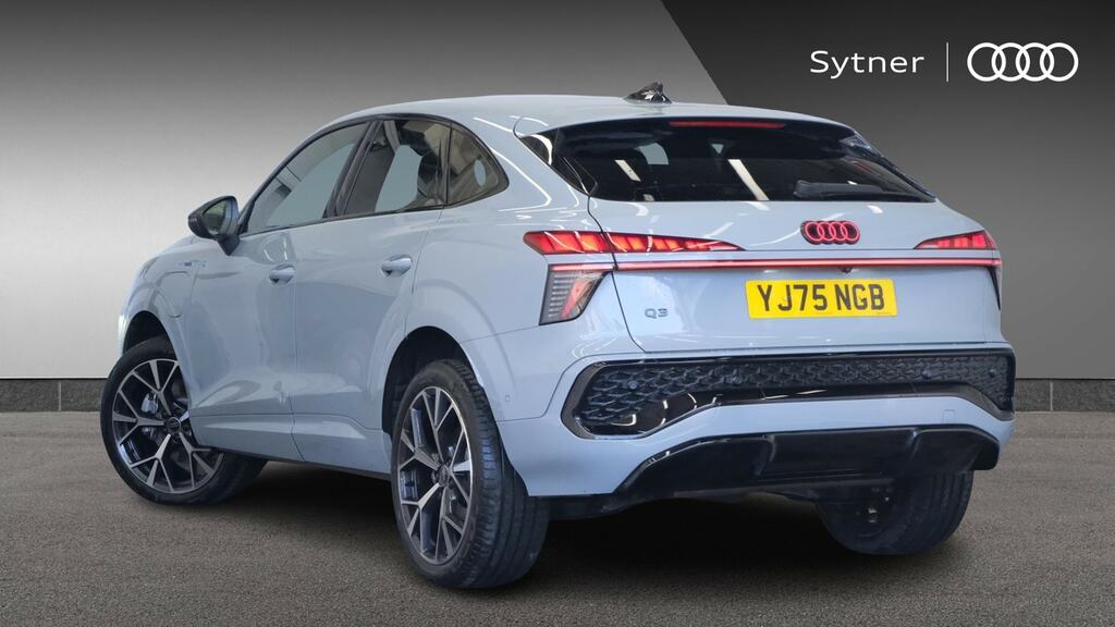 Audi Q3 1.5 E-hybrid Launch Edition S Tronic YJ75NGB Grey #3