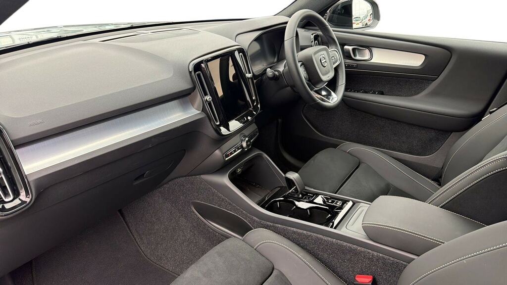 Volvo XC40 2.0 B3p Plus Pro Black Edition MH75WKA Grey #4