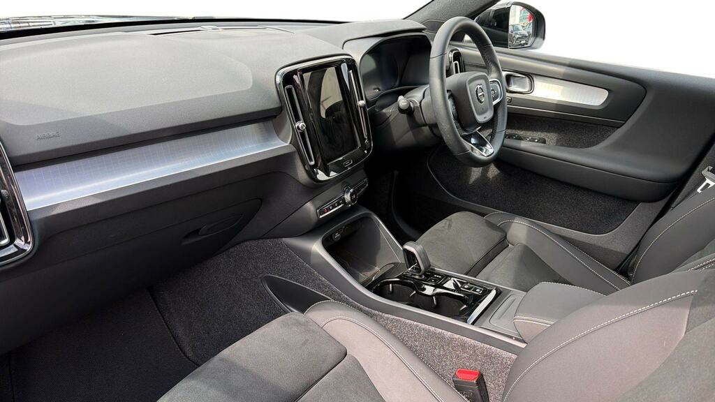 Volvo XC40 2.0 B3p Plus Black Edition MH75XPK Blue #4