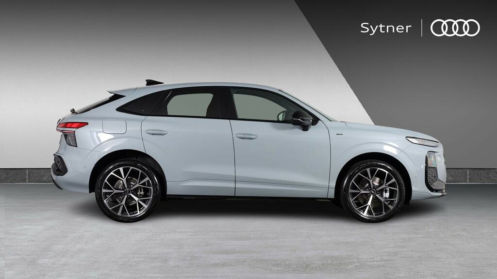 Audi Q3 1.5 E-hybrid Launch Edition S Tronic YL75JWK Grey #4