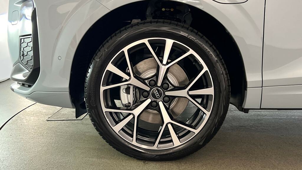 Audi Q3 1.5 E-hybrid Launch Edition S Tronic YL75JWK Grey #5