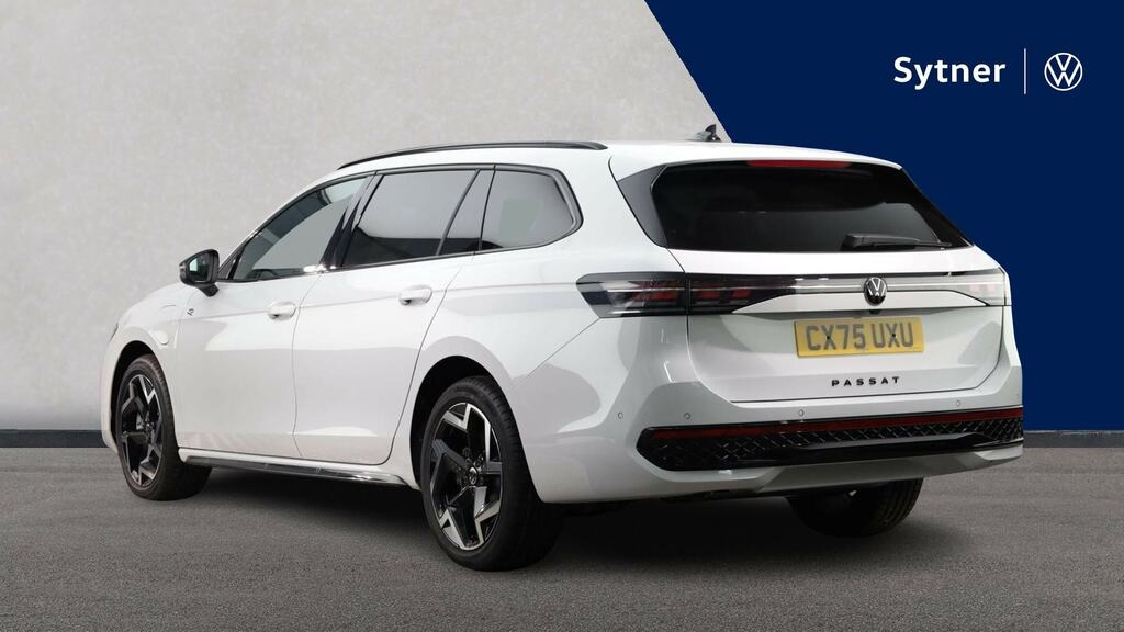 Volkswagen Passat 1.5 Tsi Ehybrid 272 R-line Dsg CX75UXU White #3