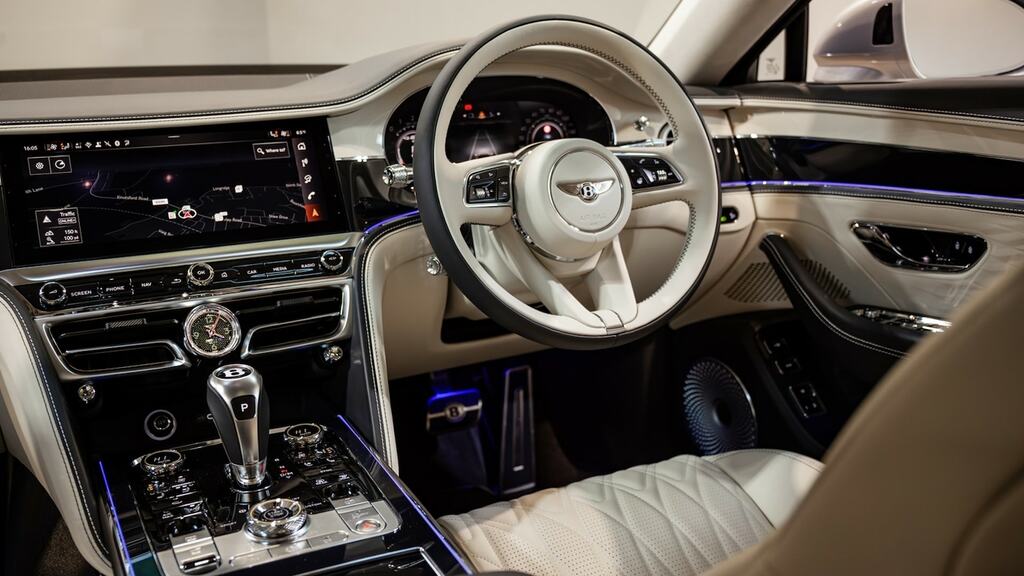 Bentley Flying Spur 4.0 V8 Hybrid Azure Blackline MX26XFS Silver #2