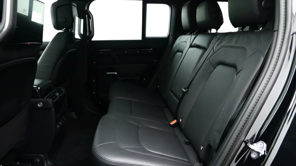 Land Rover Defender 110 3.0 D250 X-dynamic Hse 110 AK75TFN Black #4