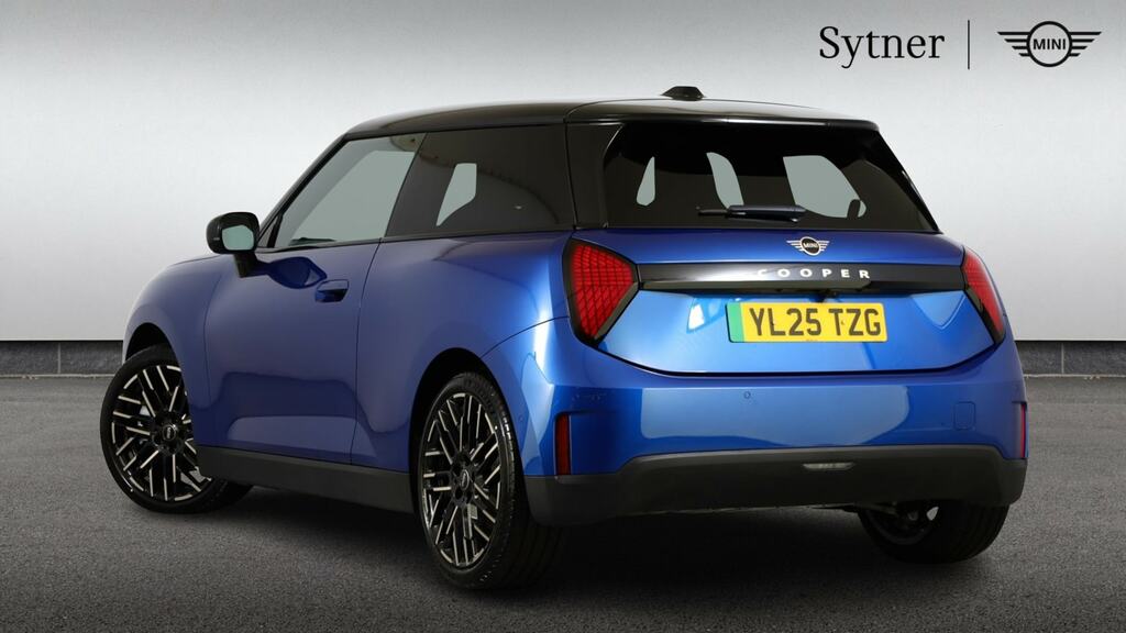 Mini Hatch 135Kw E Exclusive Level 2 41Kwh YL25TZG Blue #2
