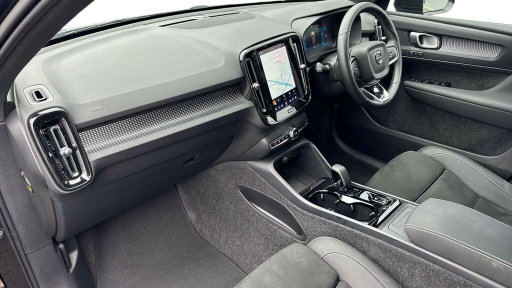 Volvo XC40 2.0 B3p Plus Black Edition RV25XAA Black #4