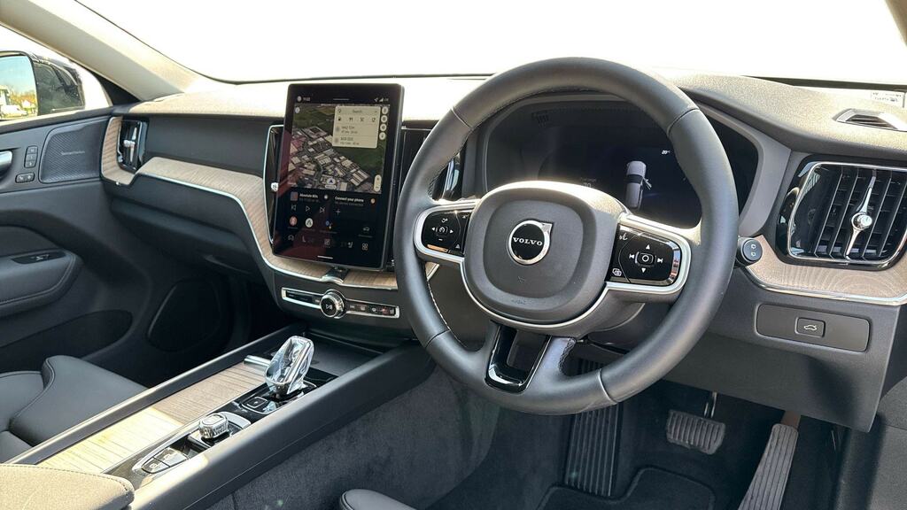 Volvo XC60 2.0 B5p Plus Dark Awd Geartronic BJ75KFU White #5