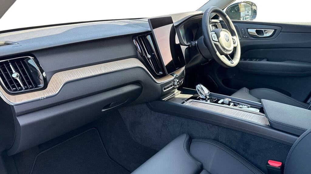 Volvo XC60 2.0 B5p Plus Dark Awd Geartronic BJ75KFU White #4