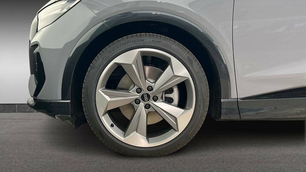 Audi Q4 E Tron 150Kw 40 63Kwh Black Edition Tech Pack CX26HSU Grey #5