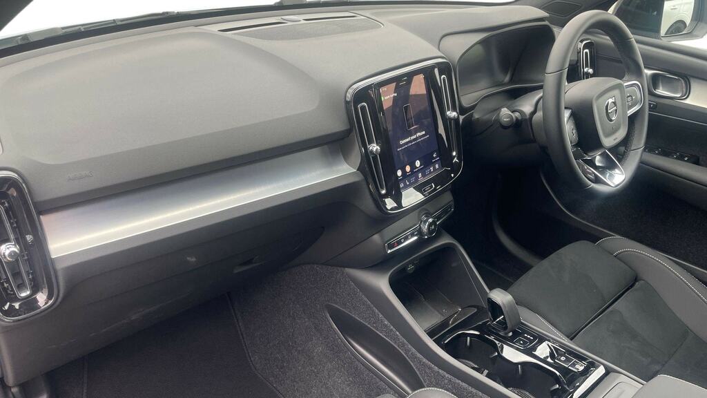 Volvo XC40 2.0 B3p Plus Dark MA26ENR Blue #4