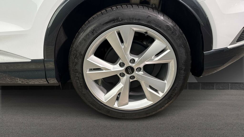 Audi Q4 E Tron 150Kw 40 63Kwh S Line Leather CX26HRZ White #5
