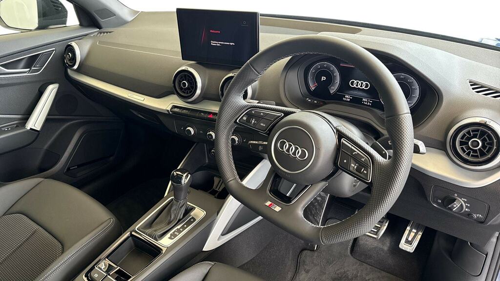 Audi Q2 35 Tfsi Black Edition S Tronic Tech YC26EYV Blue #6