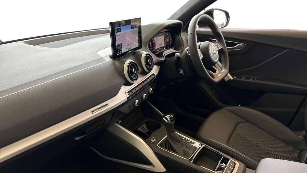 Audi Q2 35 Tfsi Black Edition S Tronic Tech YC26EYV Blue #2
