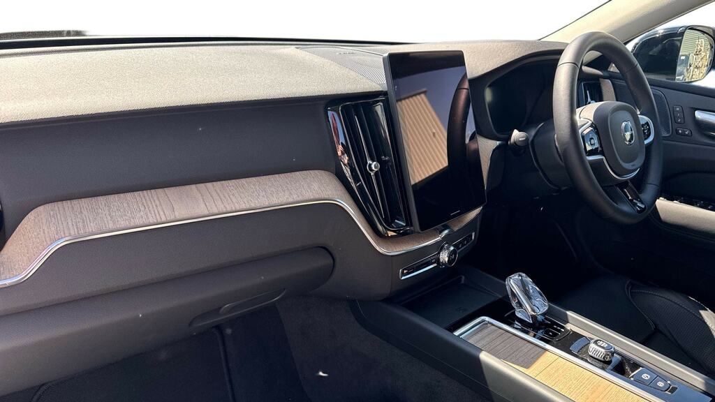 Volvo XC60 2.0 B5p Plus Pro Dark Awd Geartronic WF75CKN White #4