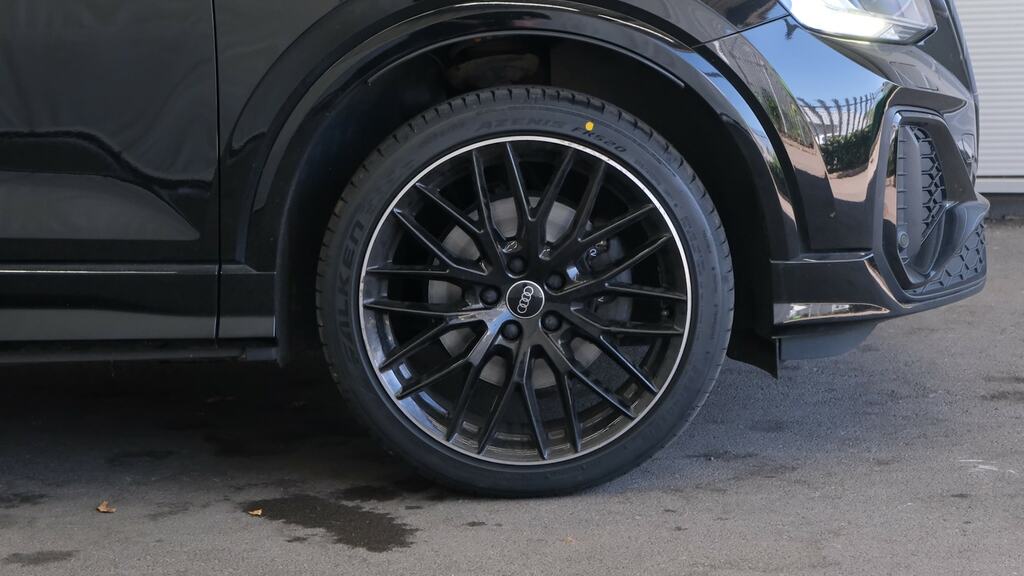 Audi Q2 35 Tfsi Black Edition S Tronic Cs MV22XRF Black #5