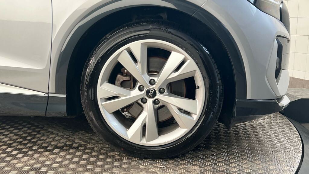 Audi Q4 E Tron 150Kw 40 82Kwh S Line LT71KVS Silver #5