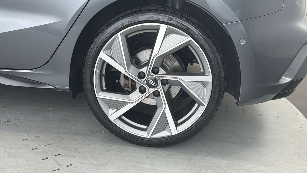Audi A3 35 Tfsi Black Edition S Tronic DG25WVV Grey #5
