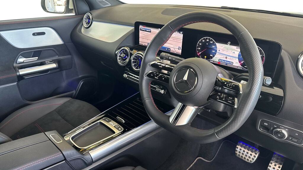 Mercedes-Benz GLA Class Gla 200 Amg Line Executive HV75JWG White #3