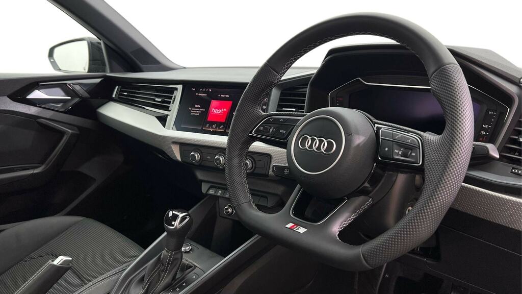 Audi A1 35 Tfsi Black Edition S Tronic FL75CFY Blue #6