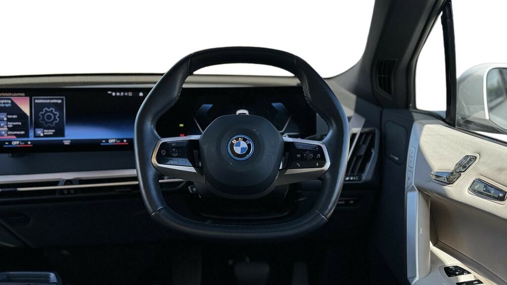 BMW iX 240Kw Xdrive40 M Sport 76.6Kwh VK22UKD White #5
